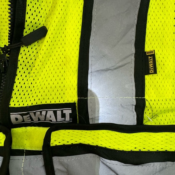 EUC Dewalt High-Vis Safety Vest #OSHA Class R Type 2 - Picture 6 of 10